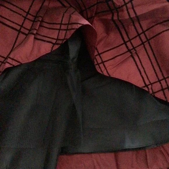 Dress Barn Collection Red and Black V-Neck Formal Dress - Size 12 - Picture 9 of 13